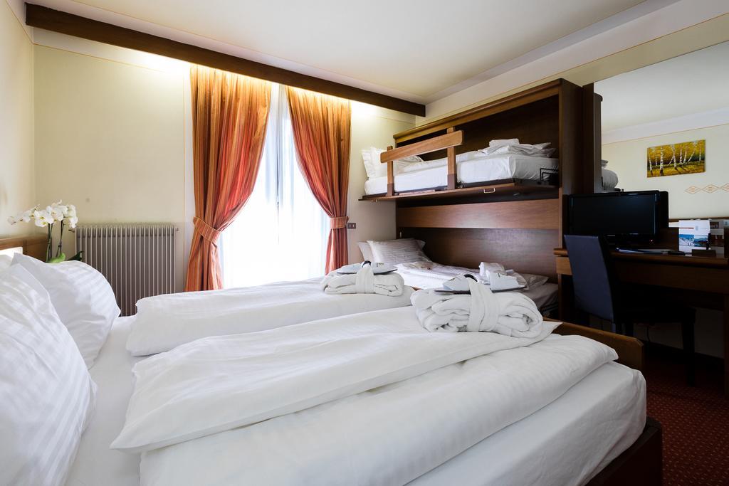 Hotel Collini Пинцоло Екстериор снимка