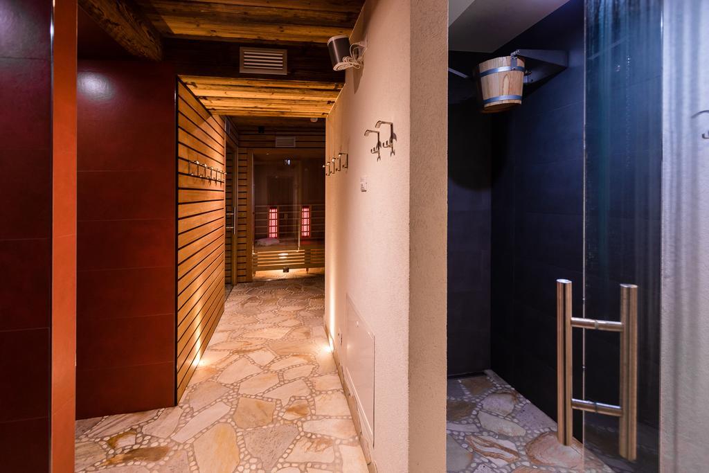 Hotel Collini Пинцоло Екстериор снимка